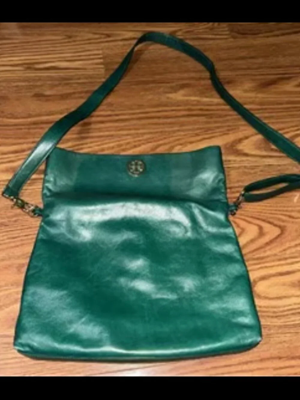 Tory Burch Emerald Green Gold Hardware Leather 3 way Magnetic Closure Shoulder